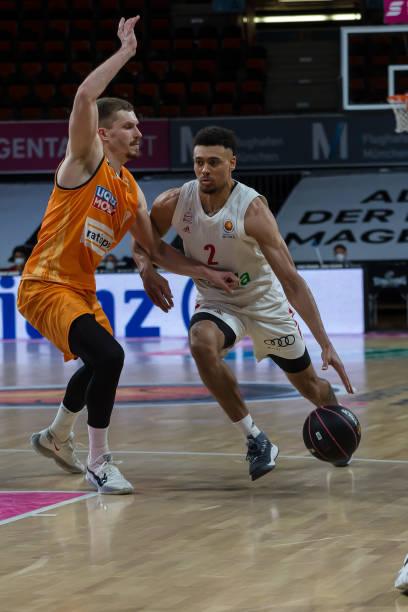 日益加深的 日益加深的